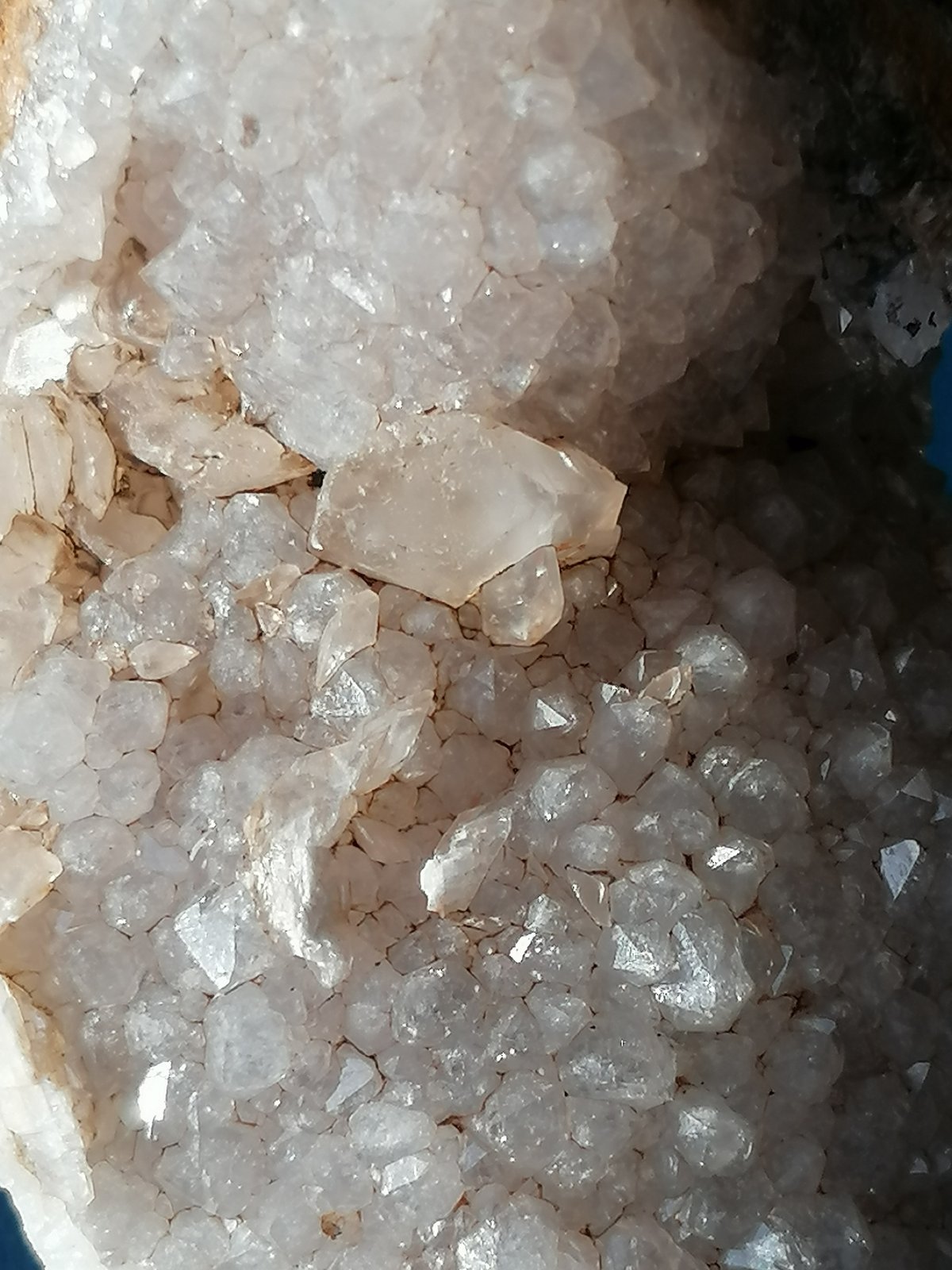 Cuarzo, Calcita.
9 x 5 cm.
(Autor: Rafael varela olveira)
