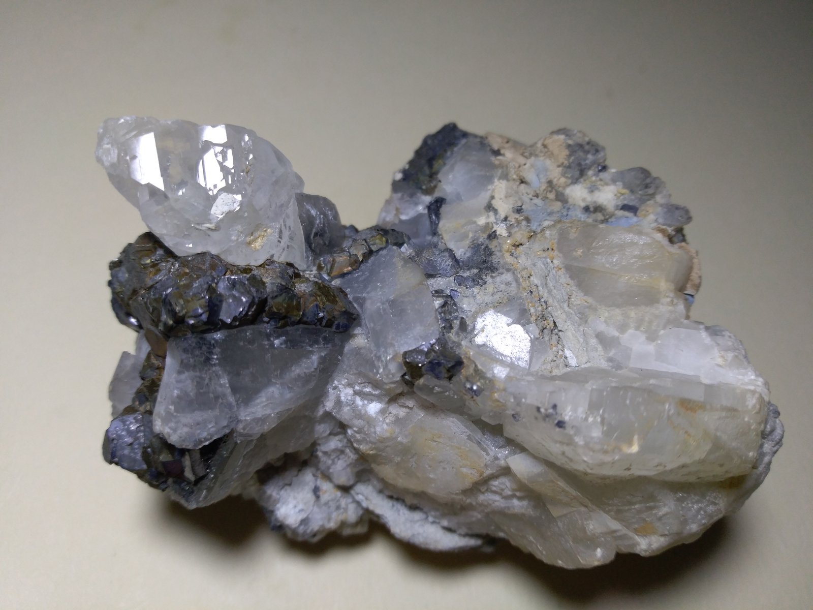 Galena, Calcita
85 x 80 mm
(Autor: Sante Celiberti)