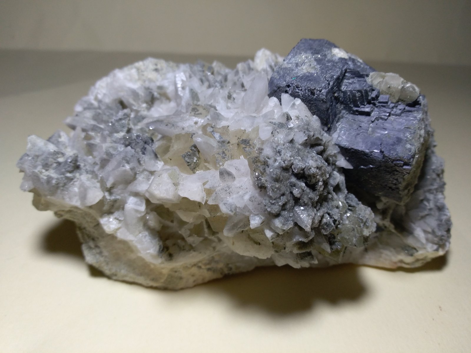 Galena, Fluorita, Calcita, Marcasita
128 x 77 mm
(Autor: Sante Celiberti)