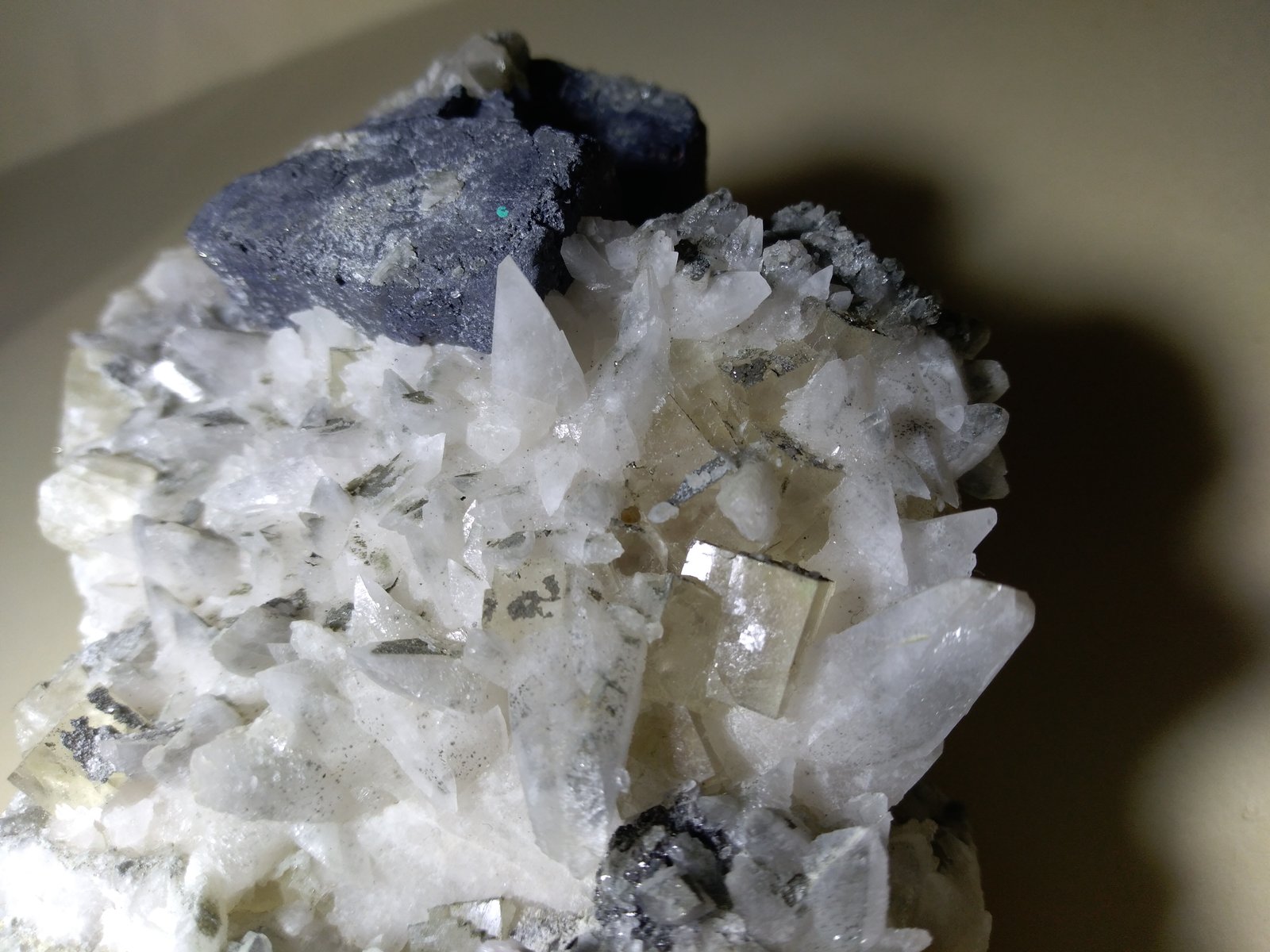 Galena, Fluorita, Calcita, Marcasita
128 x 77 mm
(Autor: Sante Celiberti)