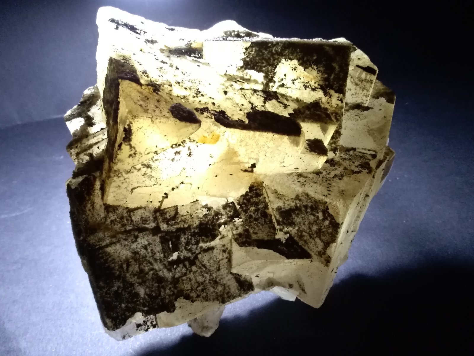 Fluorita, Marcasita
144 x 130 mm
(Autor: Sante Celiberti)