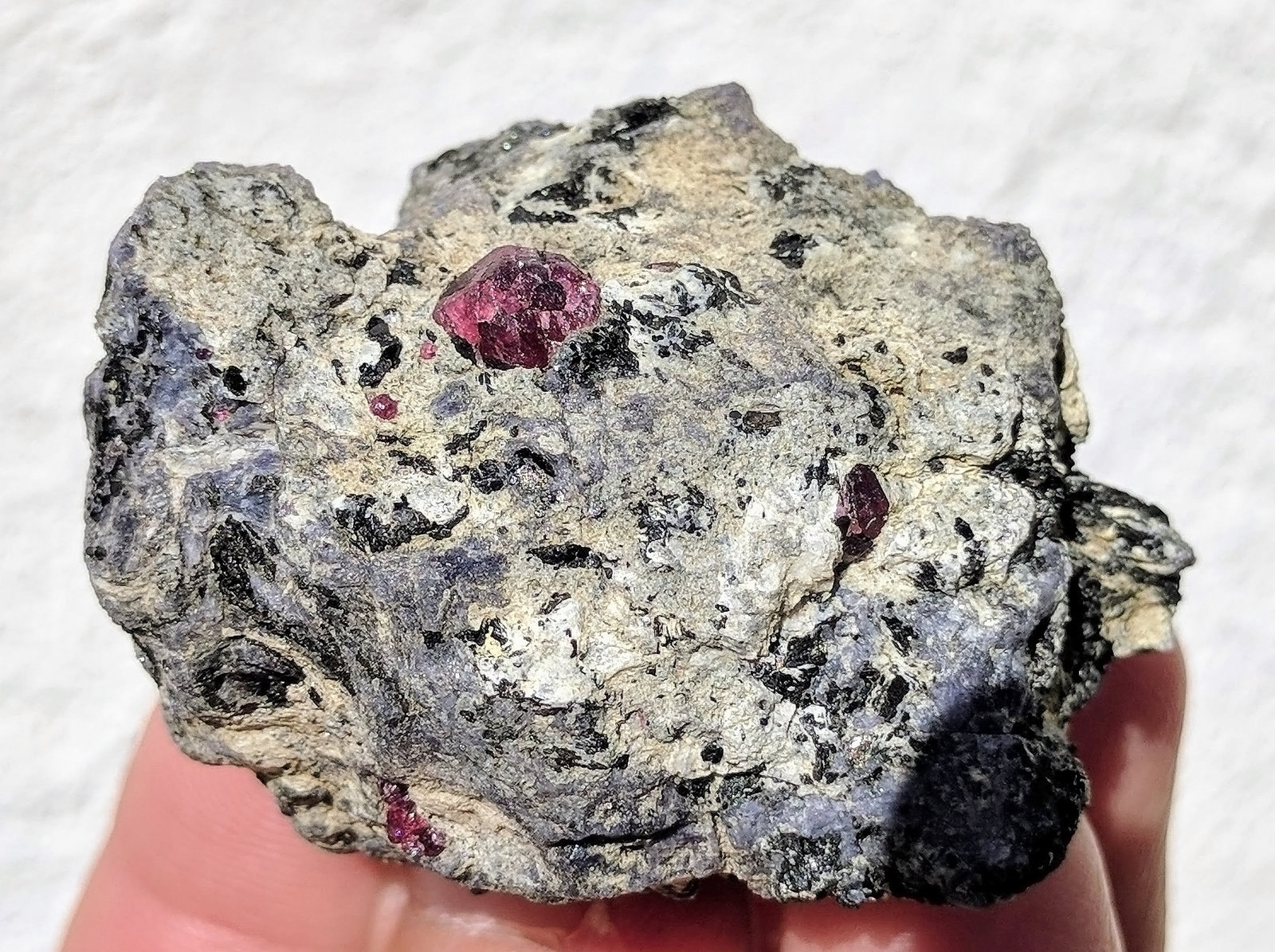 Almandino (Grupo Granate), Cordierita
4,5 x 3,3 cm
(Autor: carles)