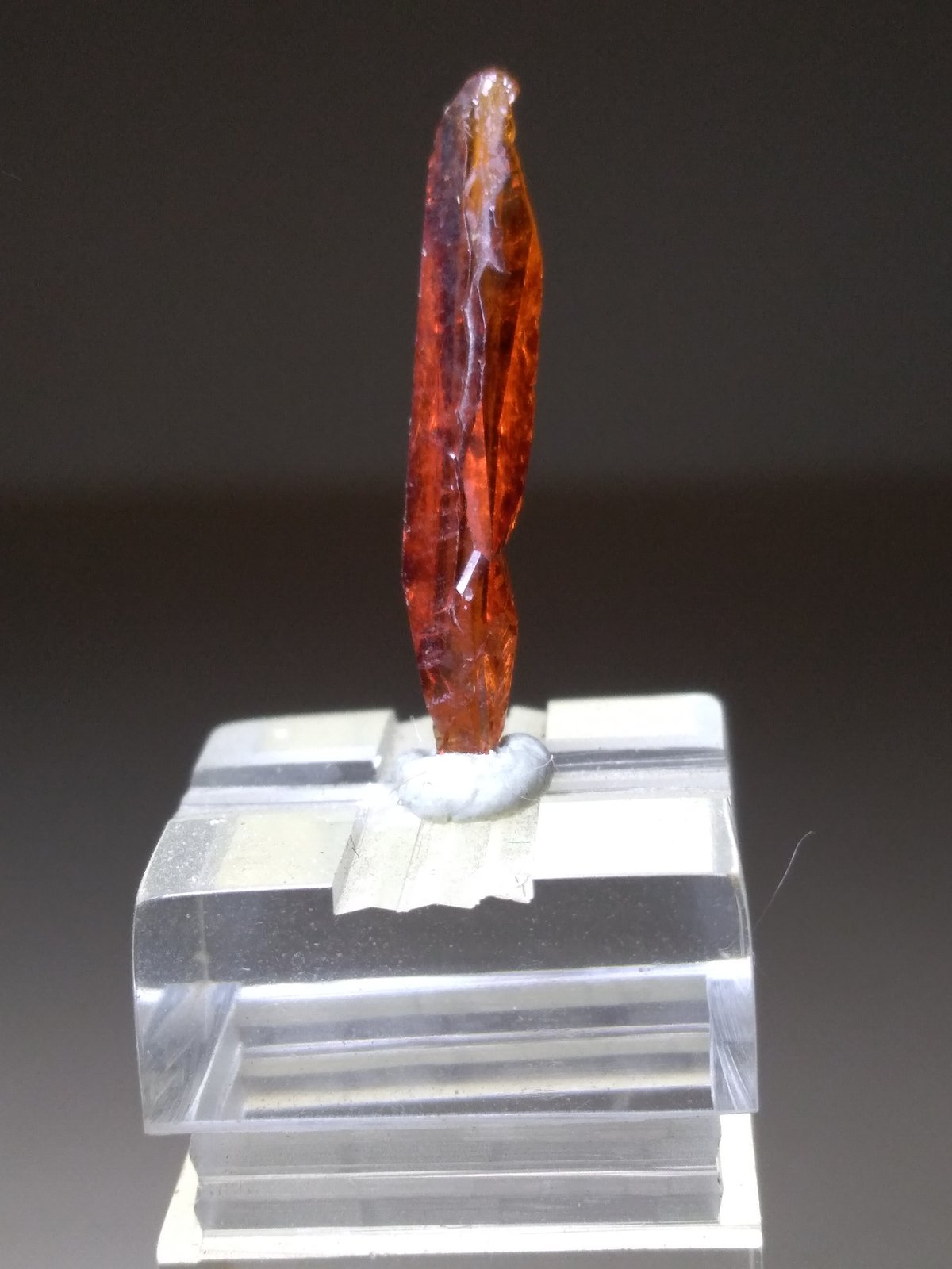 Grossularia (variedad hessonita)
22 x 4 mm
(Autor: Sante Celiberti)