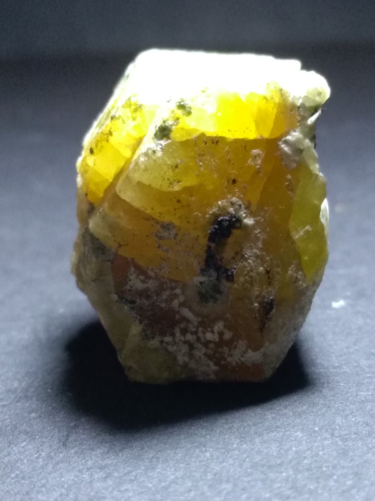 Scheelita
33 x 33 mm
(Autor: Sante Celiberti)