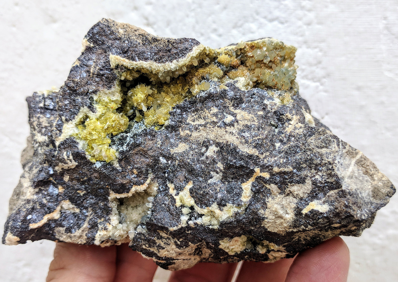 Smithsonita, Calcita, Esfalerita
9,7 x 6,0 x 4,5 cm.
(Autor: carles)