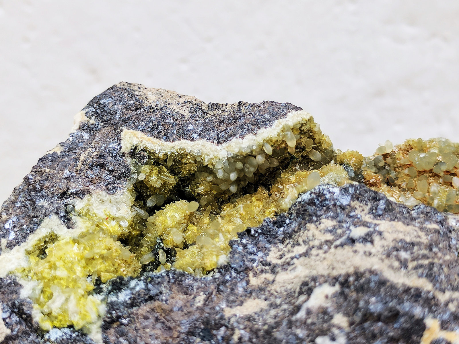 Smithsonita, Calcita, Esfalerita
9,7 x 6,0 x 4,5 cm.
(Autor: carles)