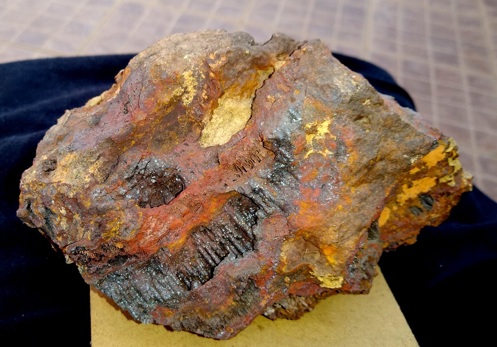 Goethita
15 x 11 x 12 cm
(Autor: Anisio Claudio)