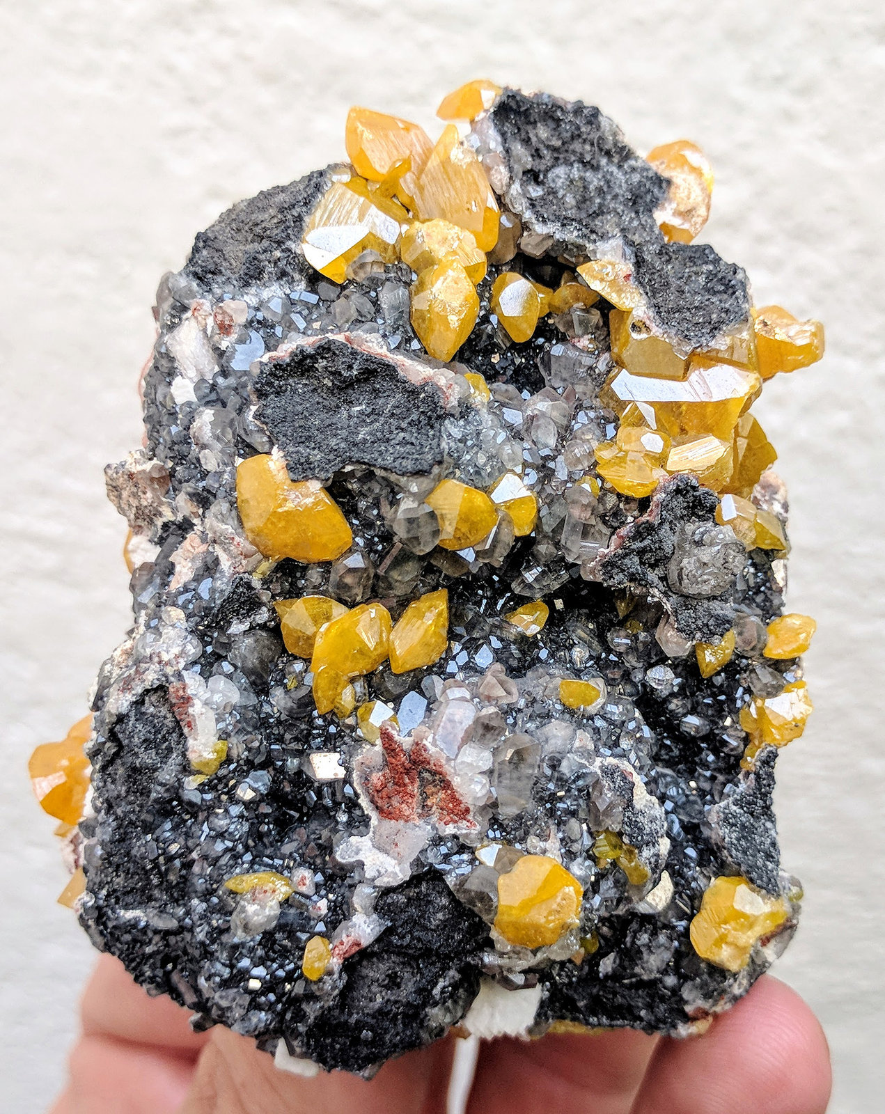 Wulfenita, Cerusita, Dolomita
7,3 x 5,6 x 3,4 cm.
(Autor: carles)