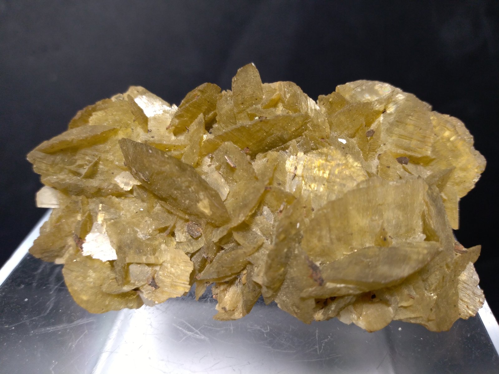 Magnesita (variedad iron-bearing / mesitine spar), Pirrotita
65 x 35 mm
(Autor: Sante Celiberti)