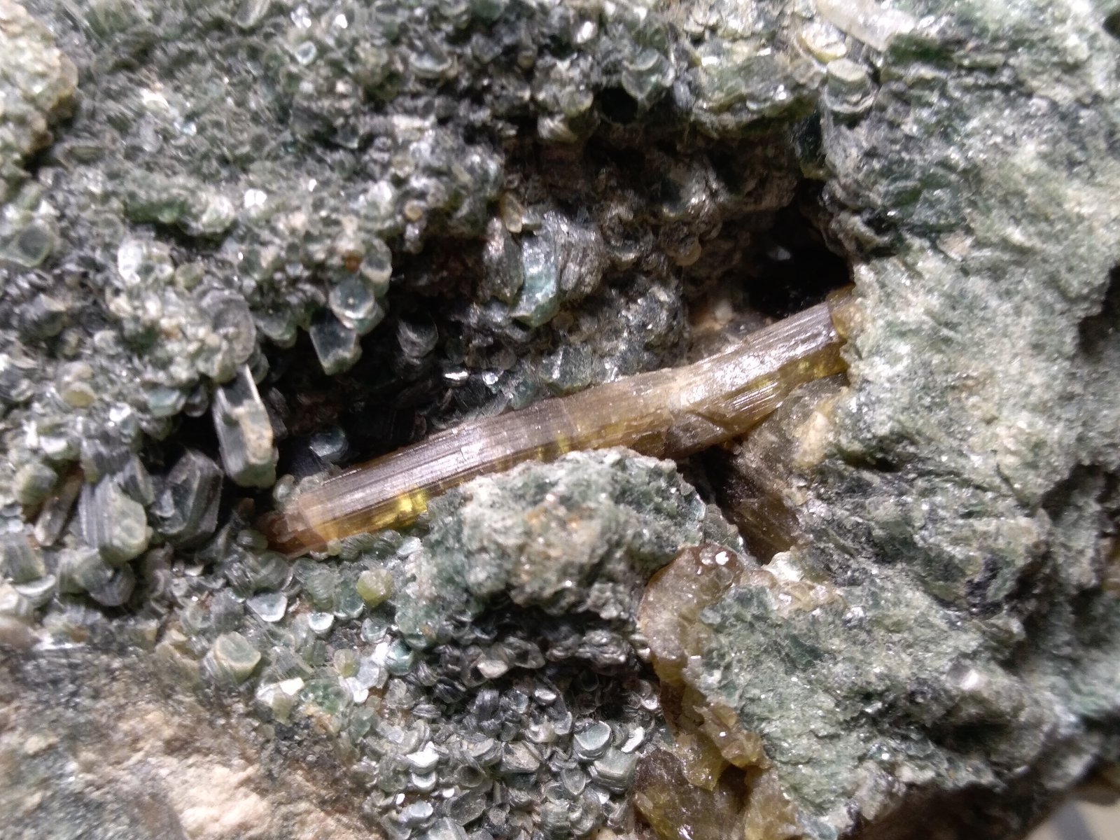 Clinozoisita, Clinochloro
72 x 62 mm
(Autor: Sante Celiberti)
