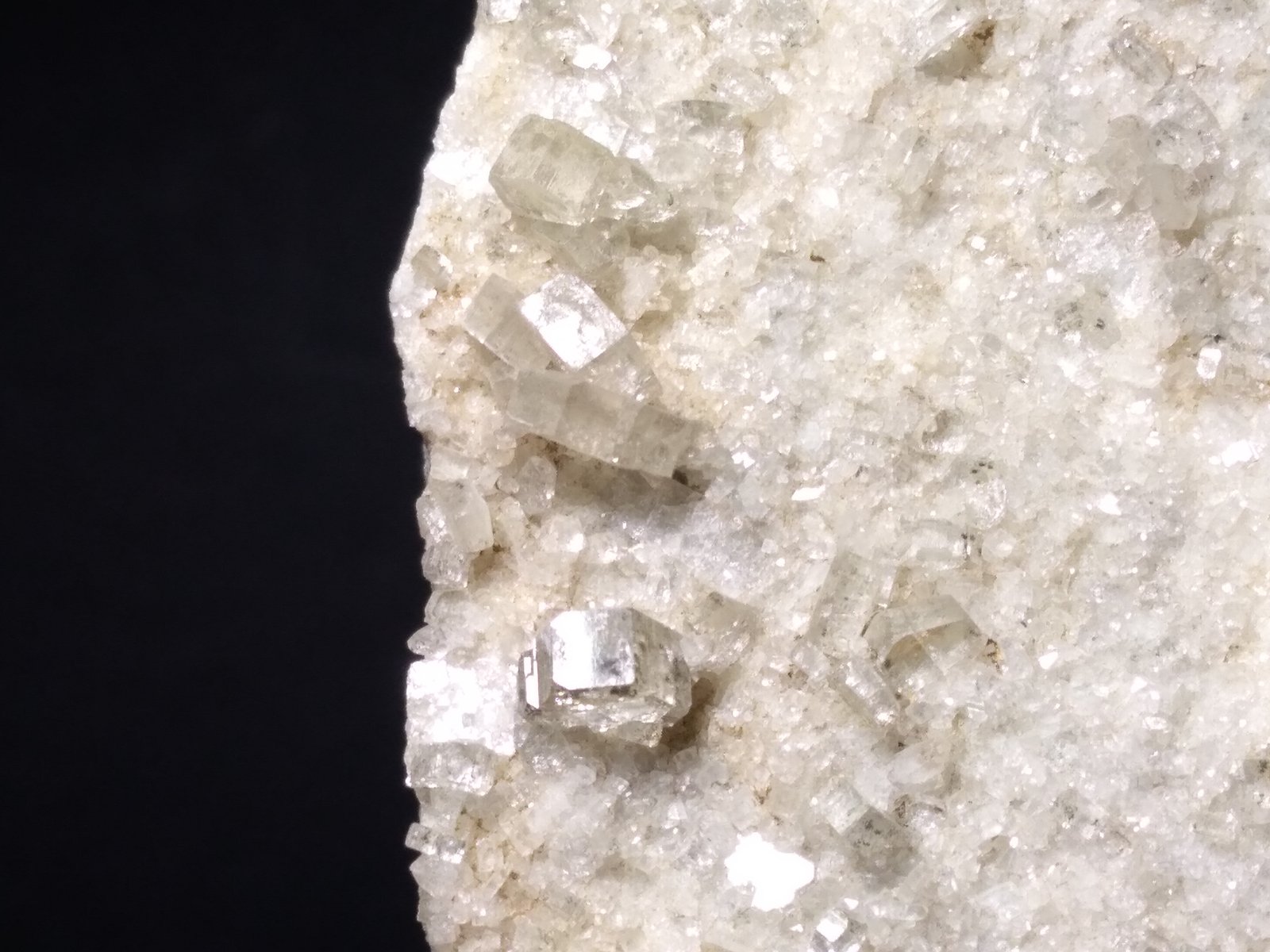 Fluorapatito
90 x 74 mm
(Autor: Sante Celiberti)