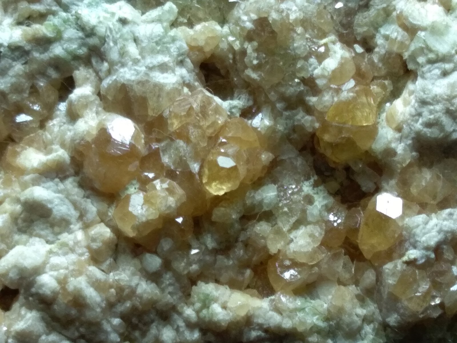 Andradita (variedad topazolita)
66 x 64 mm
(Autor: Sante Celiberti)