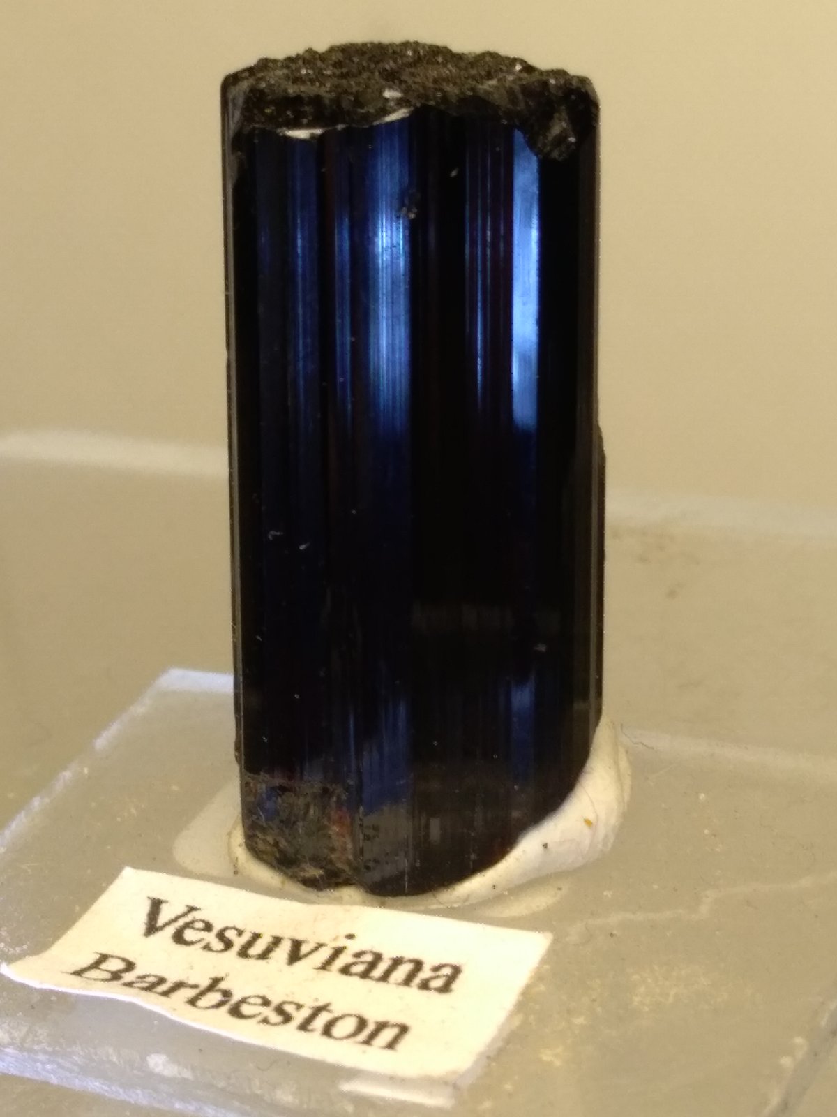 Vesuvianita (Vesubiana)
27 x 12 mm
(Autor: Sante Celiberti)