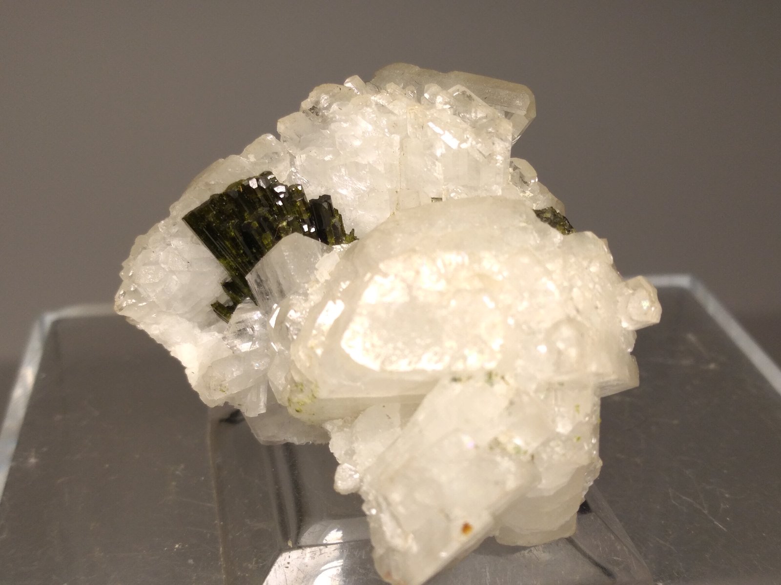 Albita, Epidota
50 x 36 mm
(Autor: Sante Celiberti)