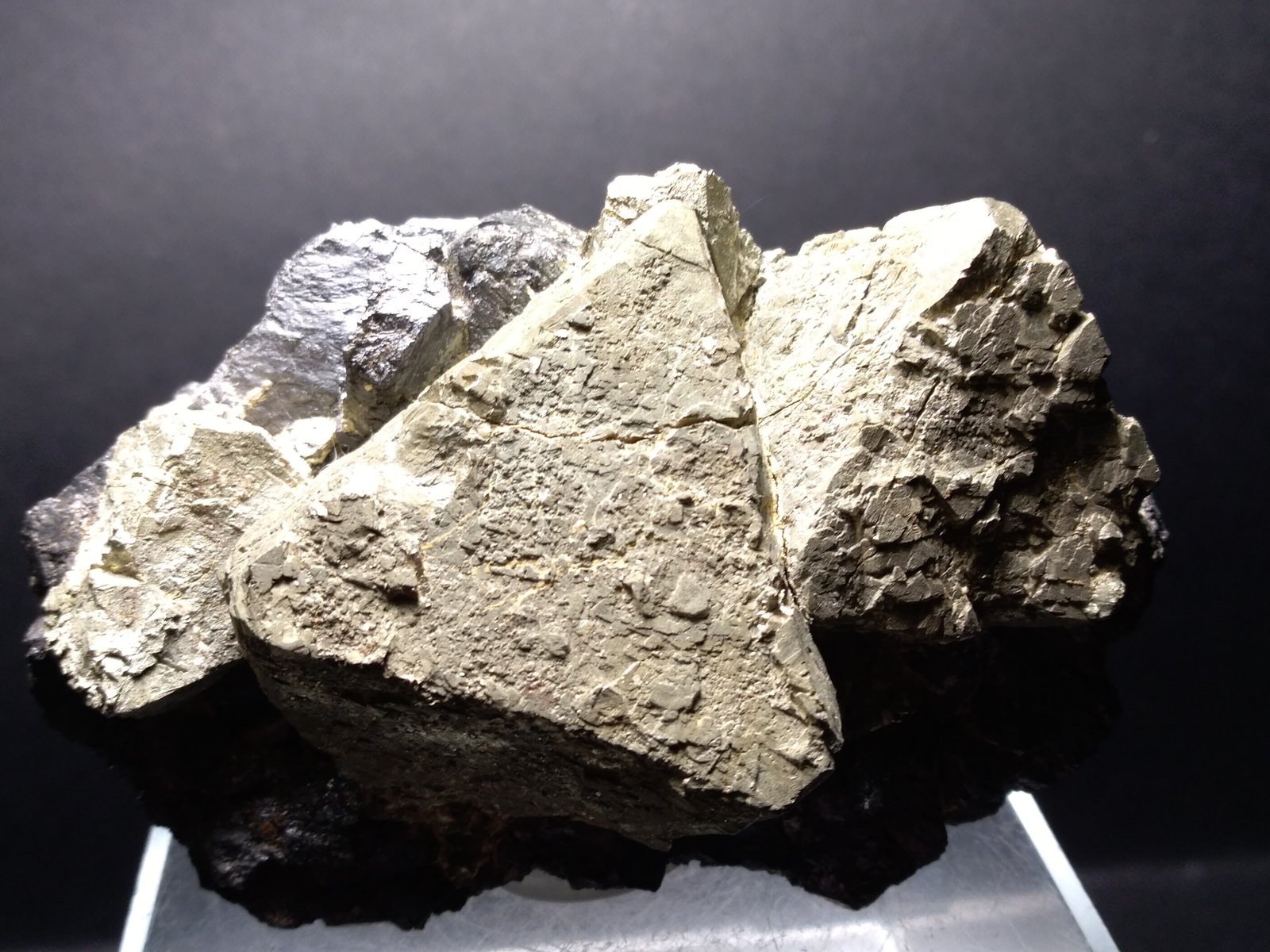 Pirita, Magnetita
88 x 56 mm
(Autor: Sante Celiberti)