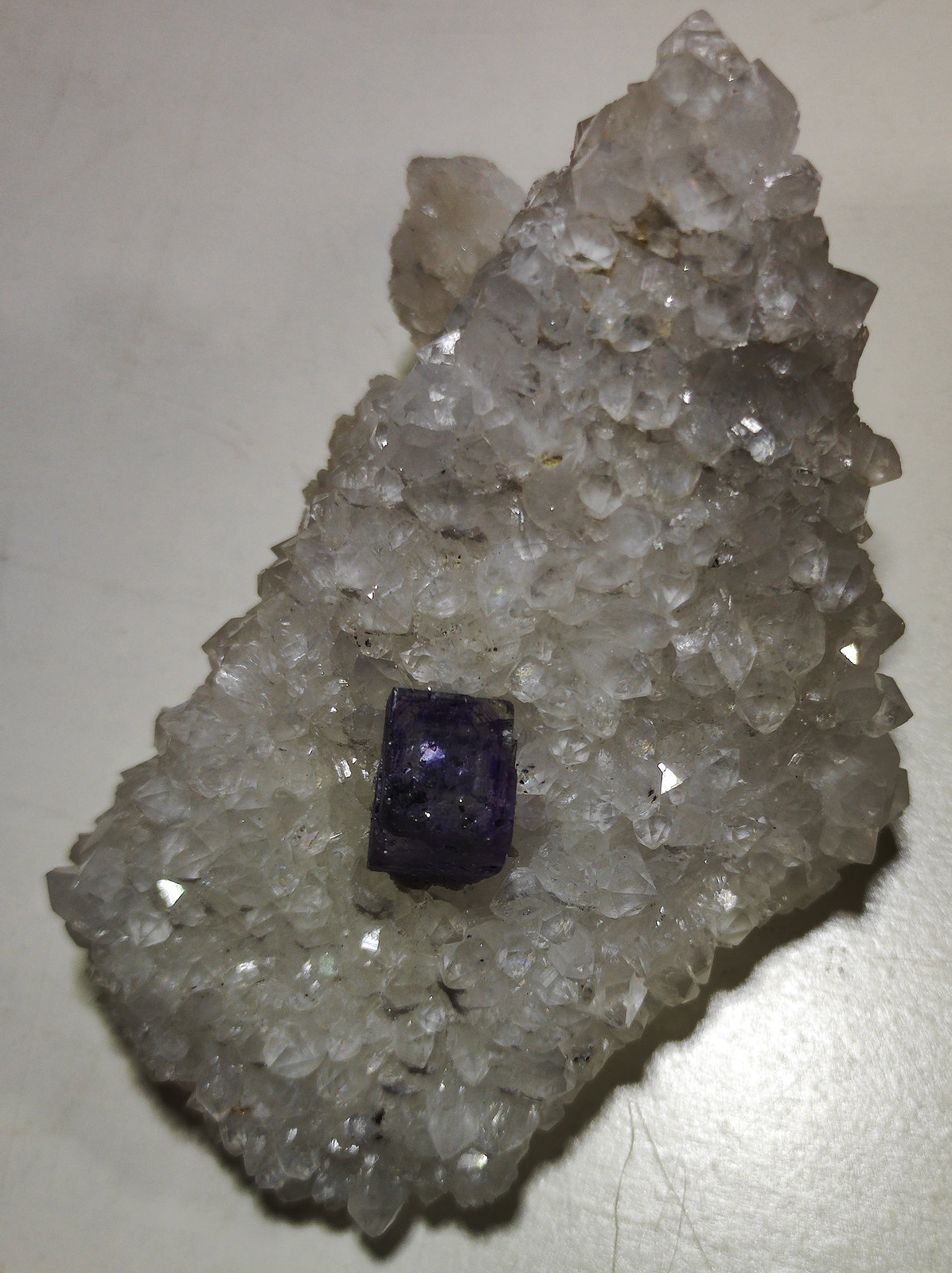 Cuarzo, Fluorita
9,6 x 7,9 cm.
(Autor: carles)