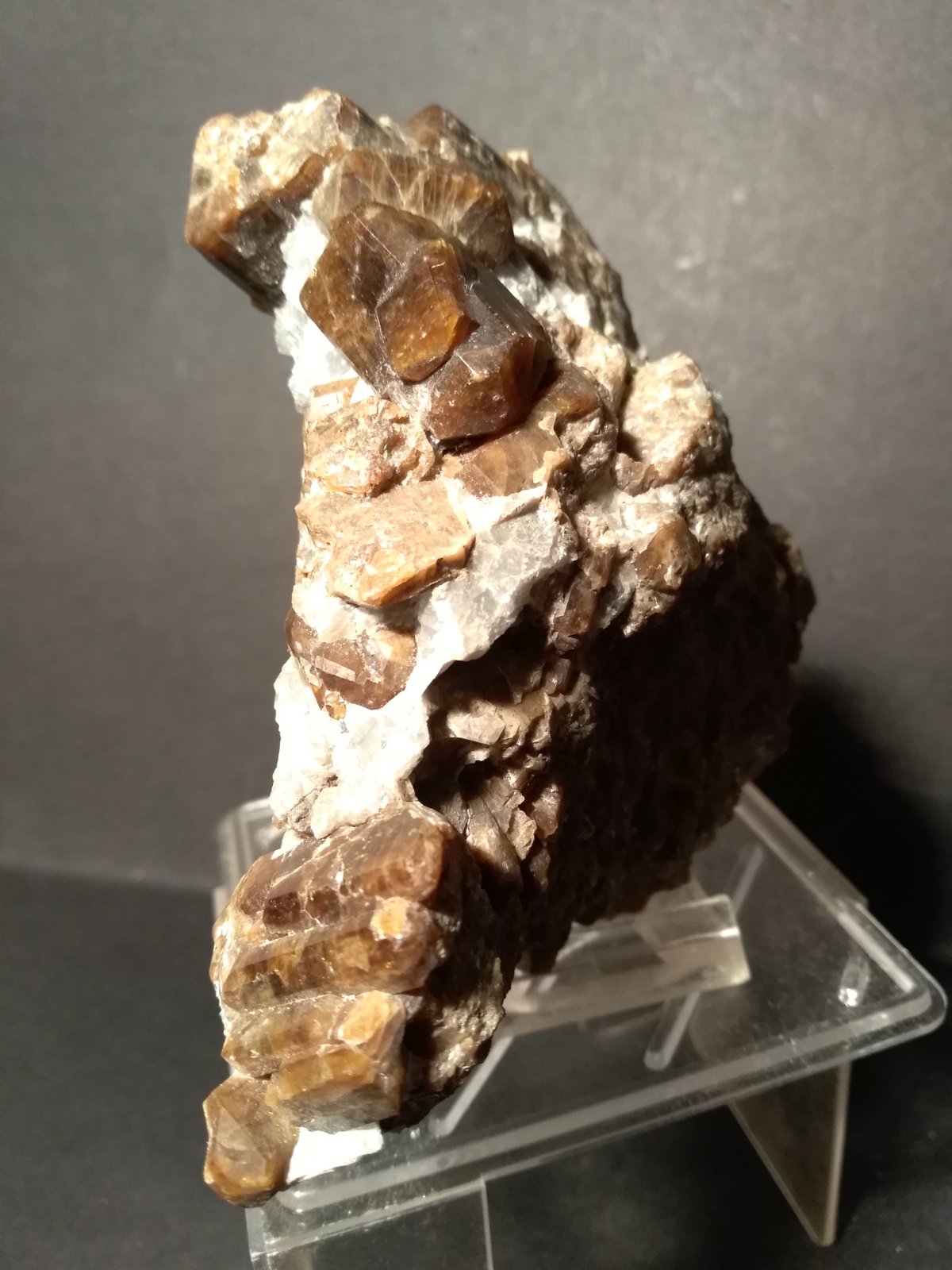 Vesuvianita (Vesubiana)
114 x 95 mm
(Autor: Sante Celiberti)