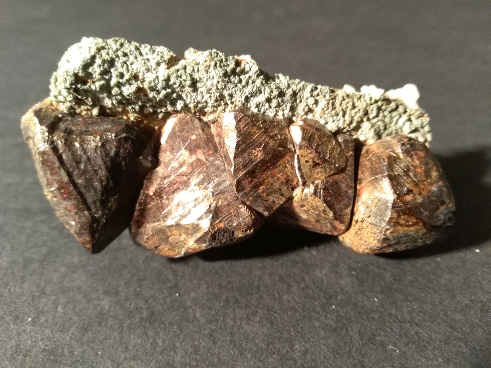 Goethita pseudomórfica de Pirita, Clorita, Cuarzo
67 x 36 mm
(Autor: Sante Celiberti)