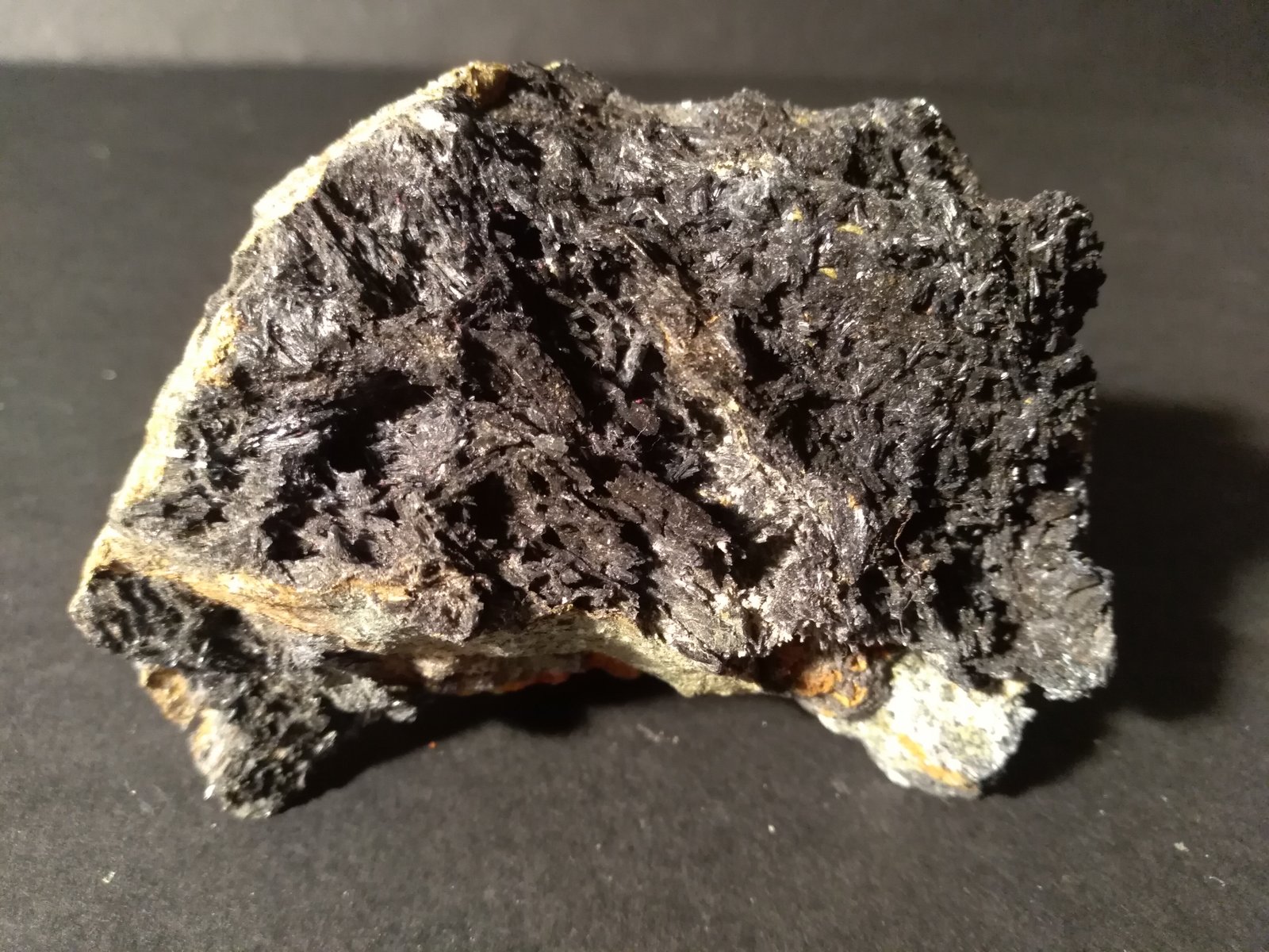 Glaucofana
85 x 60 mm
(Autor: Sante Celiberti)