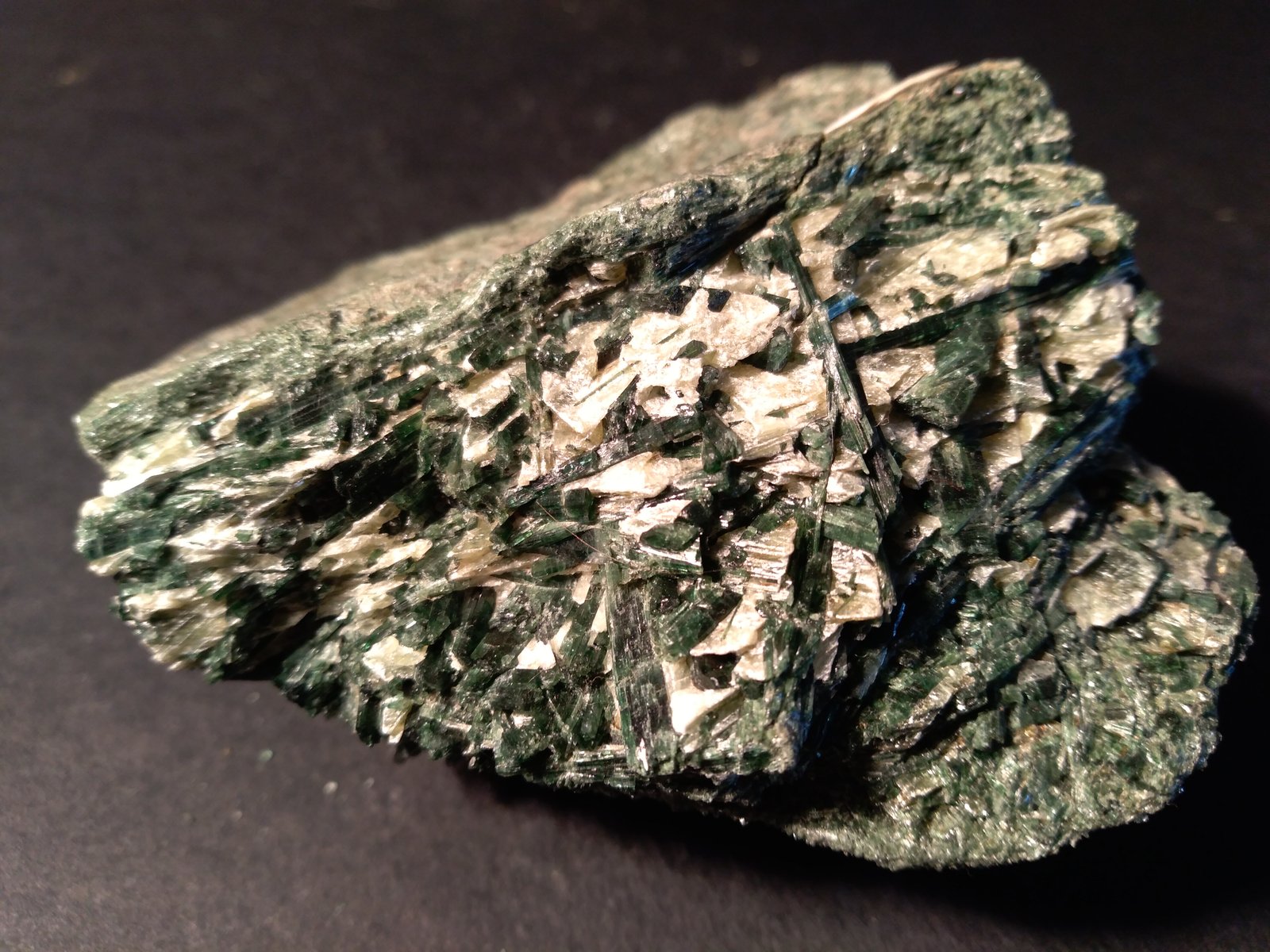 Actinolita
84 x 73 mm
(Autor: Sante Celiberti)