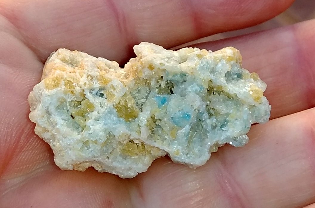 Euclasa
3,8 x 1,8 x 0,9 cm
(Autor: Anisio Claudio)
