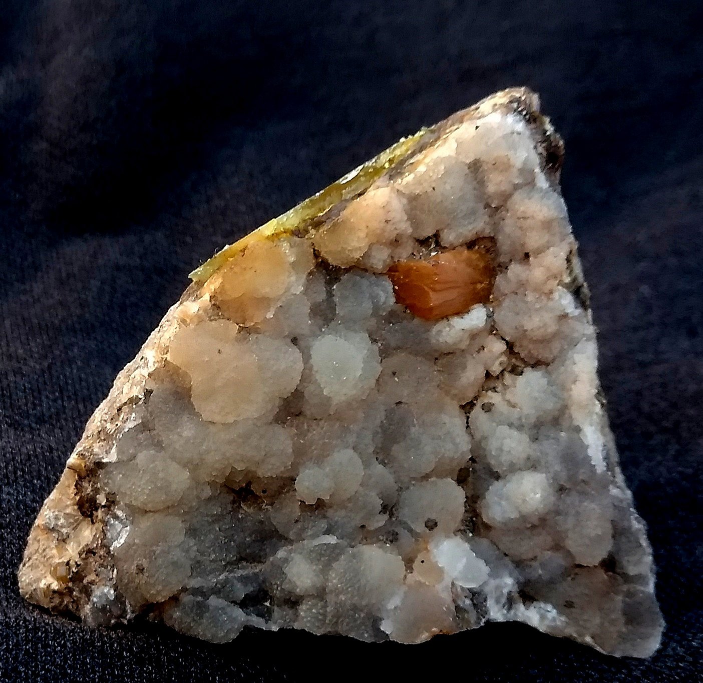 Estilbita
7 x 7 x 1,8 cm
(Autor: Anisio Claudio)