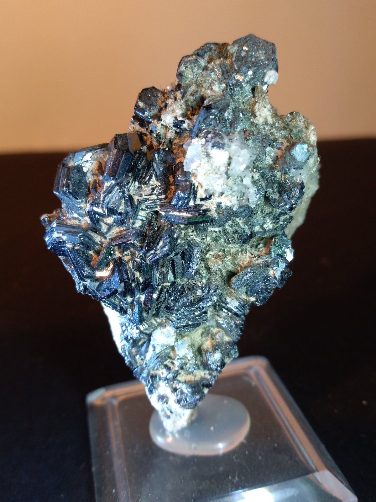 Hematites (variedad rosa de hierro), Cuarzo
60 x 46 mm
(Autor: Sante Celiberti)