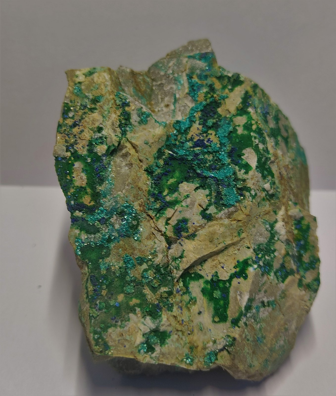 Tirolita [Tyrolita], Conicalcita [Conichalcite], Azurita [Azurite]
9x5 cm.
(Autor: panchito28)