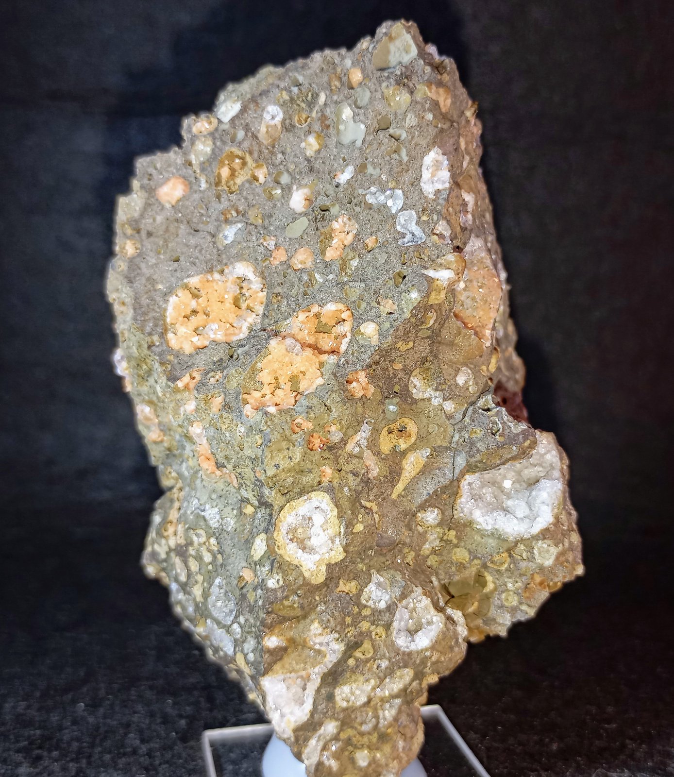 Analcima y gmelinita
7 x 5 cm.
(Autor: Felipe Abolafia)