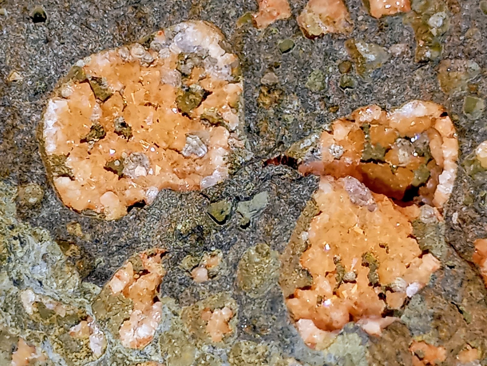 Analcima y gmelinita
7 x 5 cm.
(Autor: Felipe Abolafia)