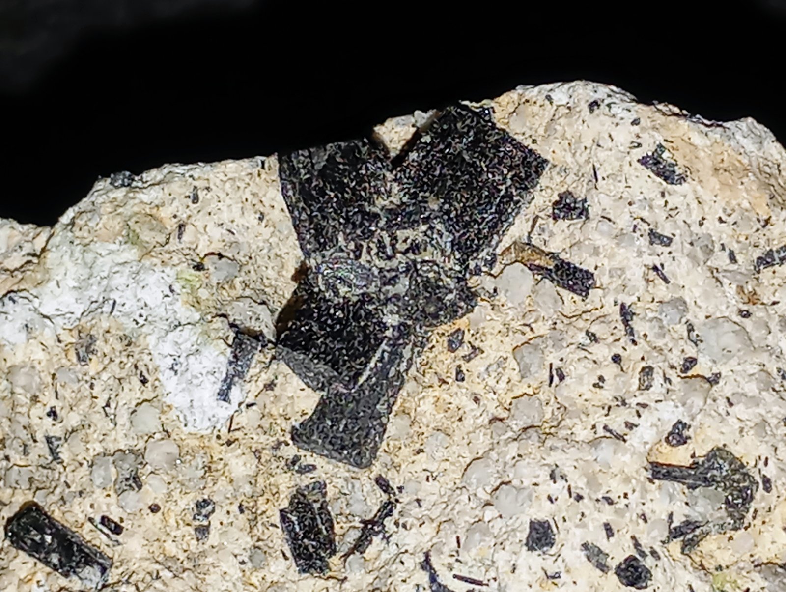Ferro-hornblenda
7 x 5 x 5 cm.
(Autor: Felipe Abolafia)