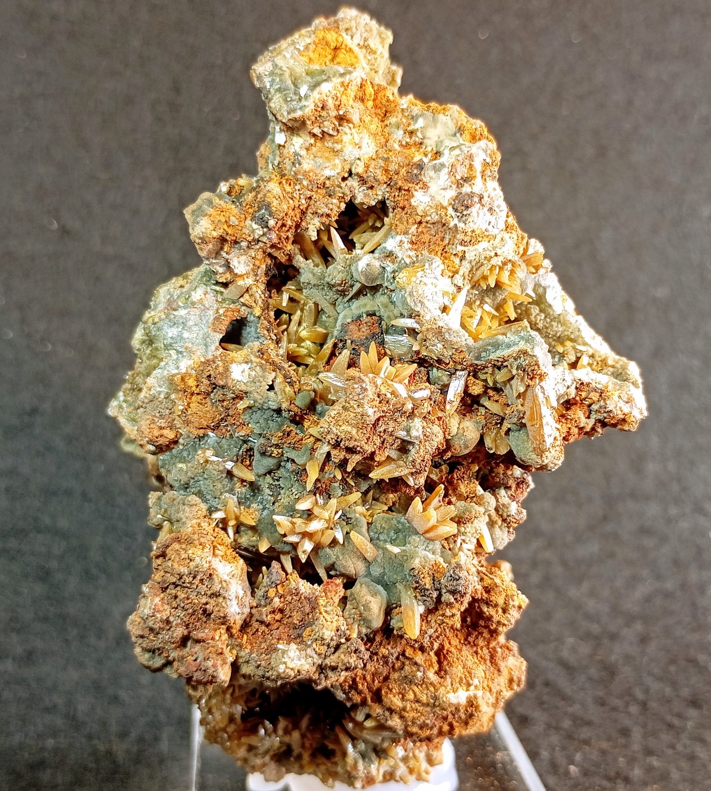 Wulfenita con Mimetita
8 x 5 cm.
(Autor: Felipe Abolafia)