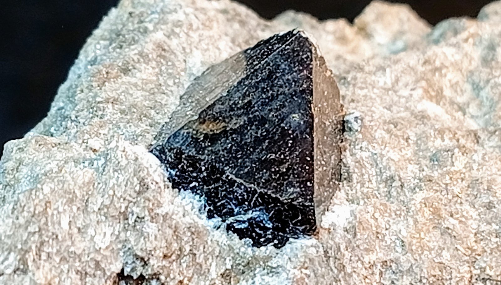 Dolomita (variedad teruelita)
6 x 6 cm .
(Autor: Felipe Abolafia)