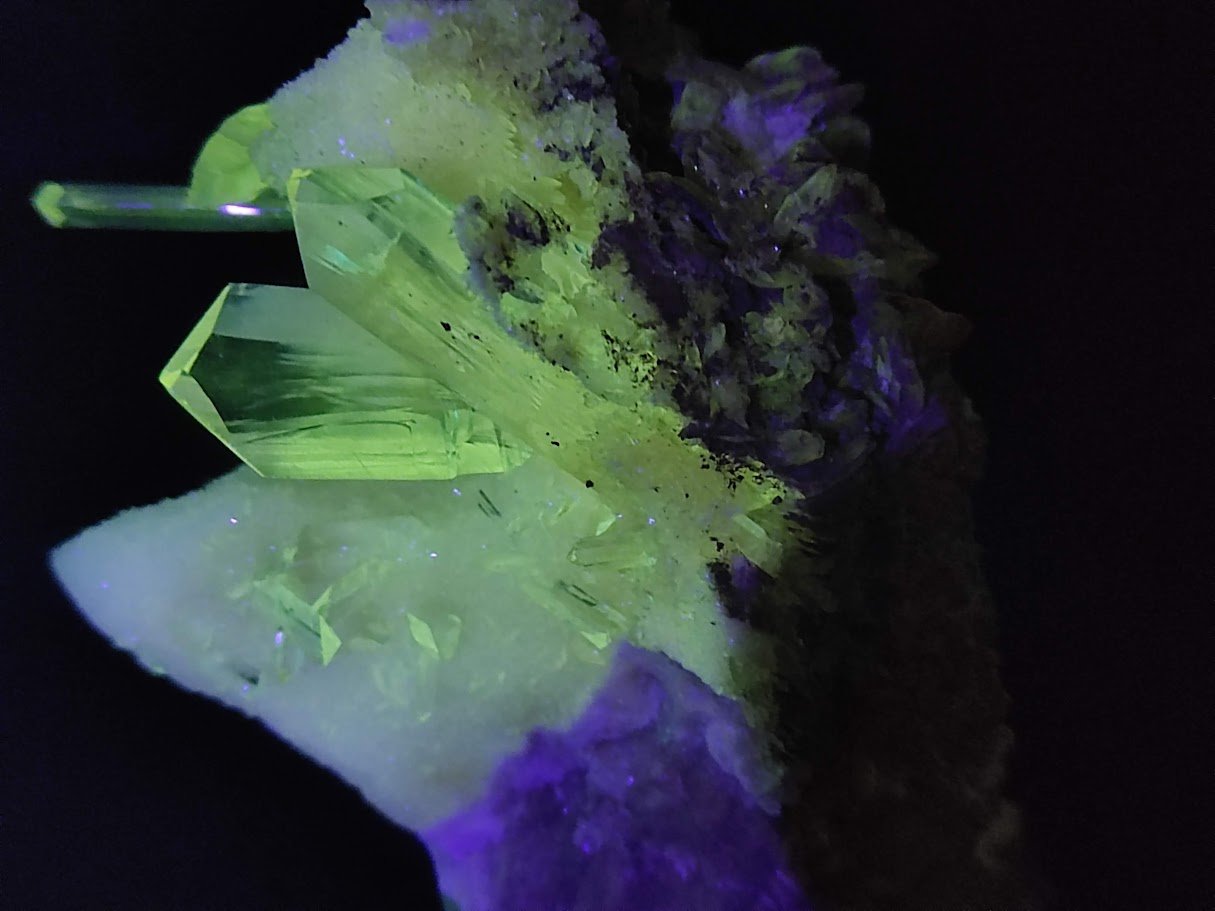 Yeso
cristal mayor 3 cm
(Autor: Cesar M. Salvan)