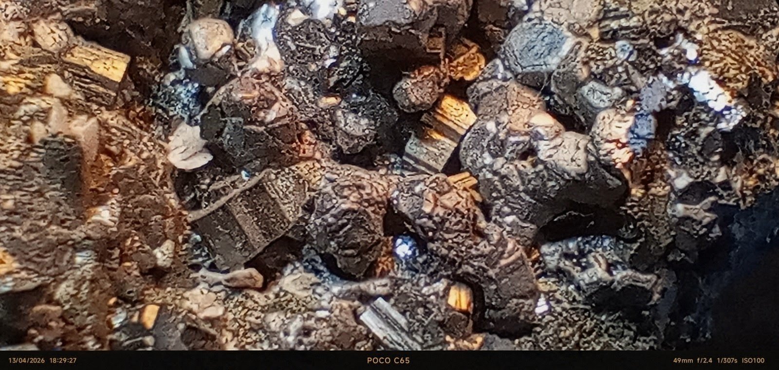 Bournonita y galena
6 x 5,5 x 6 cm.
(Autor: Felipe Abolafia)