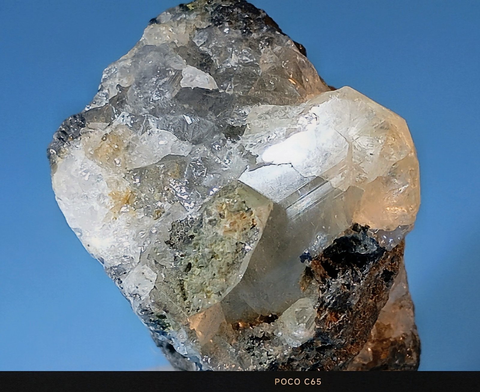 Anglesita
4 x 3 cm., cristal:  2,5 x 1 cm.
(Autor: Felipe Abolafia)