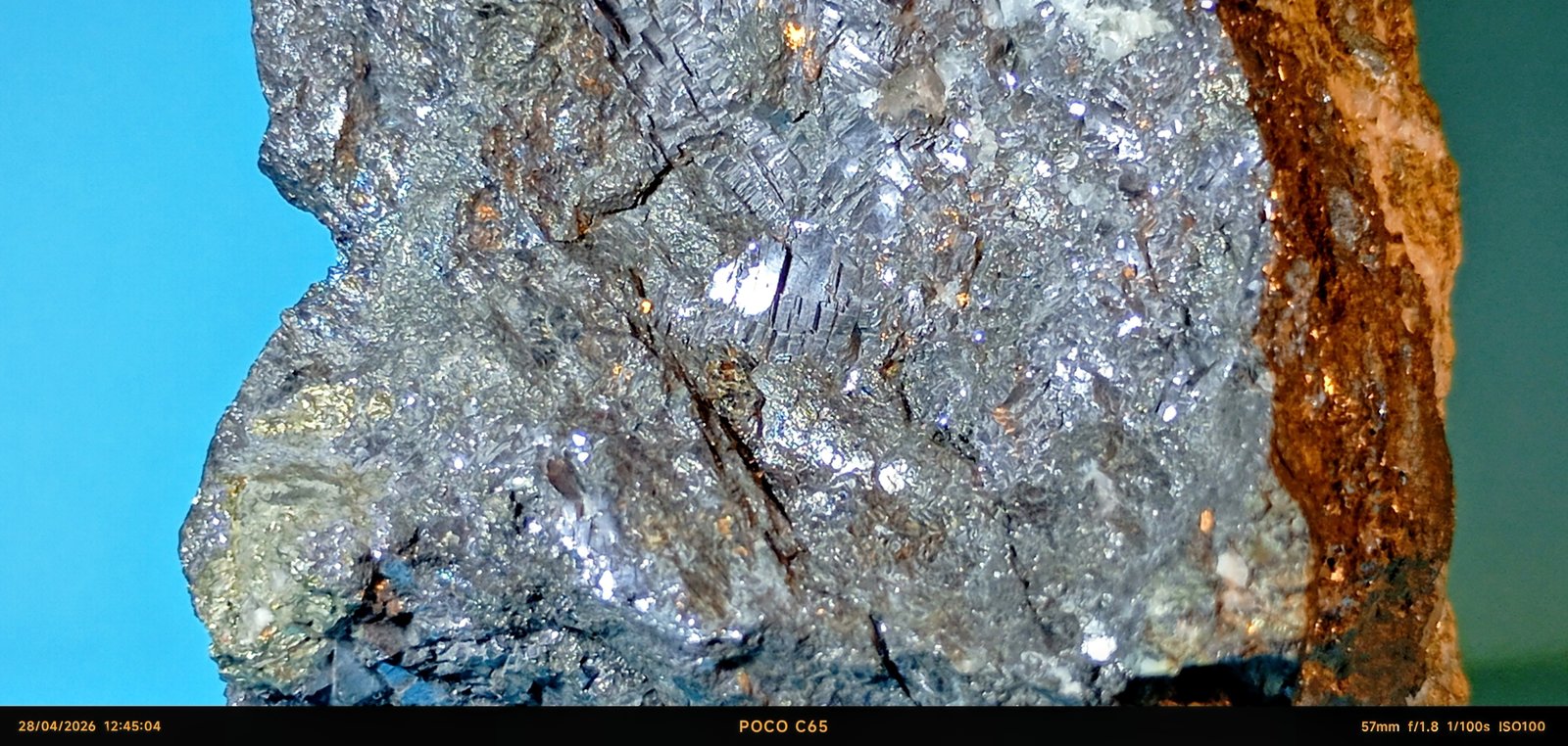 Pirargirita con polibasita, galena y calcopirita
6 x 8 x 5 cm.
(Autor: Felipe Abolafia)