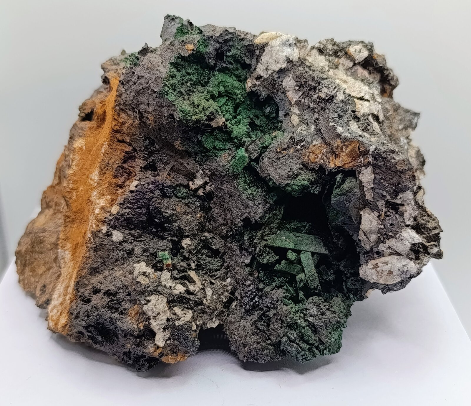 Cerusita pseudomórfica de Anglesita y Goethita
12x10 cm
(Autor: AntonioJesus)