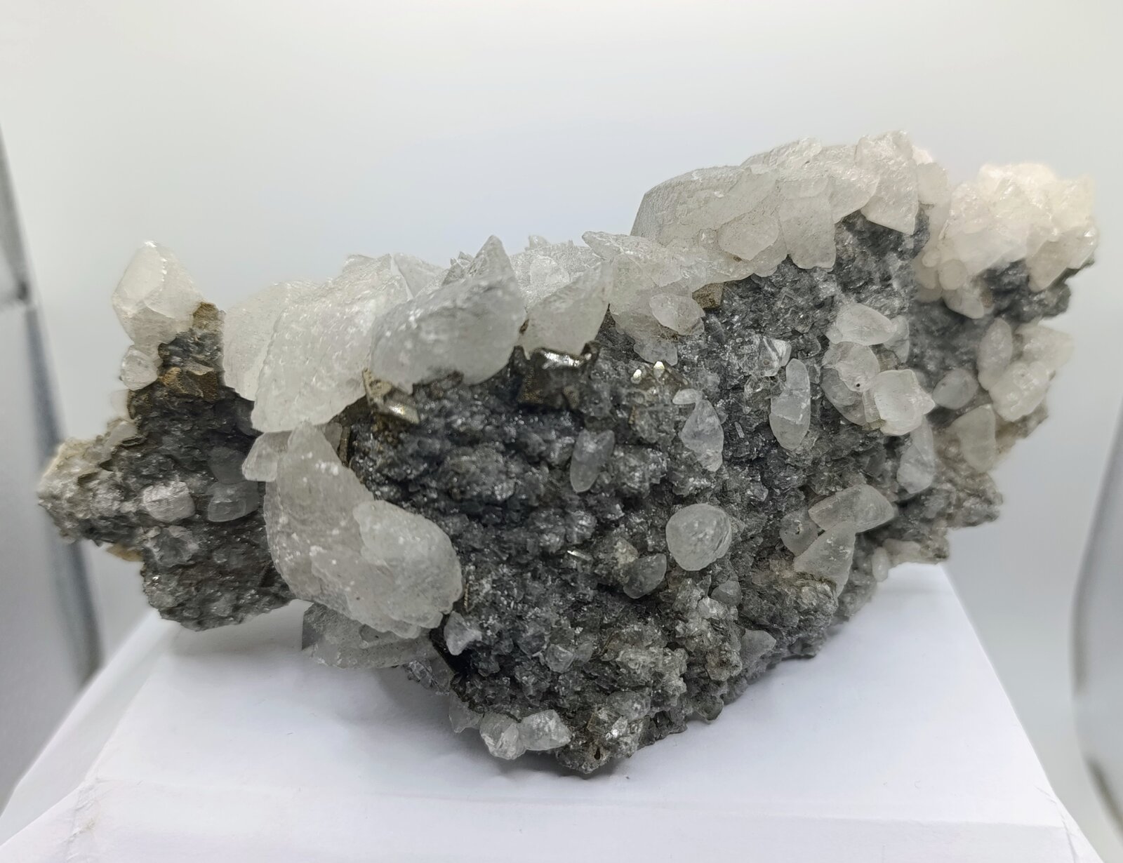 Calcita.
Depósito Feitais, Aljustrel, Distrito Beja, Baixo Alentejo, Alentejo, Portugal
18x8 cm
(Autor: AntonioJesus)