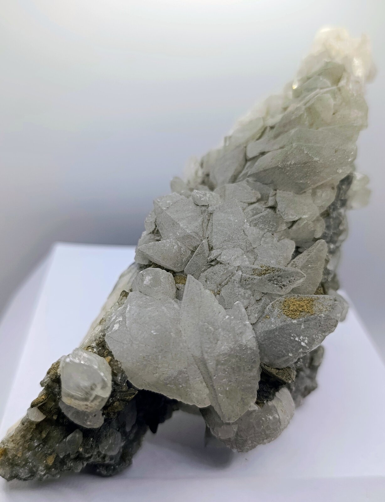 Calcita.
Depósito Feitais, Aljustrel, Distrito Beja, Baixo Alentejo, Alentejo, Portugal
18x8 cm
(Autor: AntonioJesus)