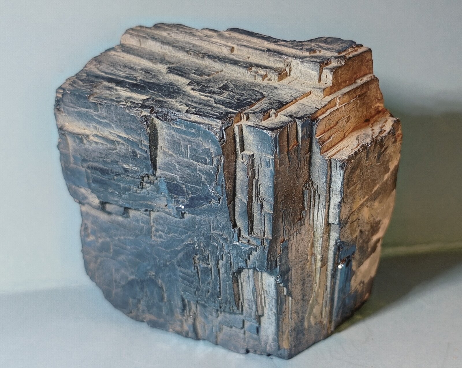 Galena
Grupo Minero La Cruz, Filón La Cruz, Linares, Comarca Sierra Morena, Jaén, Andalucía, España
4 x 3 x 5 cm
(Autor: Felipe Abolafia)