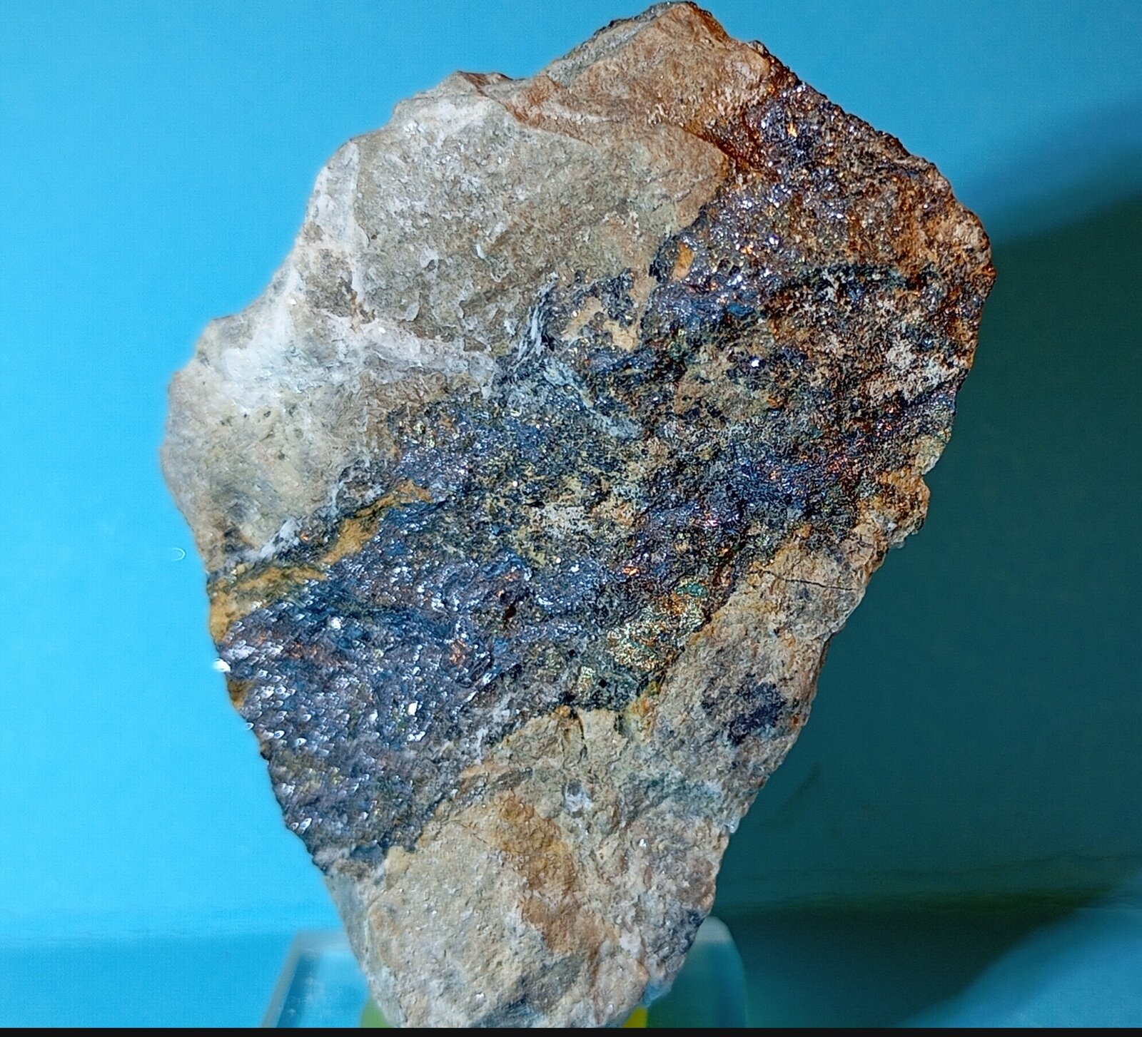 Galena (var. Ojo de perdiz)
El Saltador, Carboneras, Comarca Levante Almeriense, Almería, Andalucía, España
6 x 4 x 3 cm.
(Autor: Felipe Abolafia)