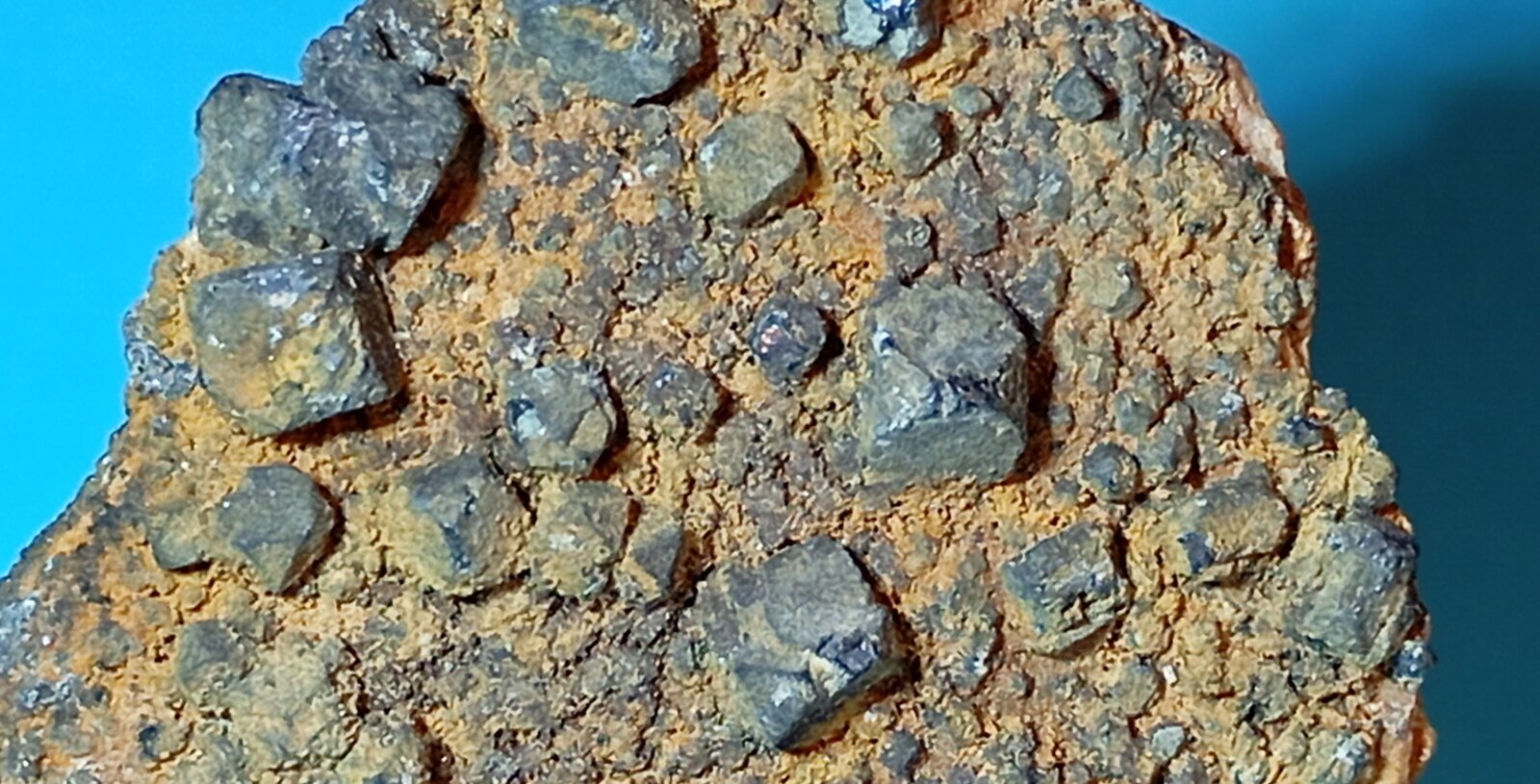 Galena
Mina Aprovechado, El Pinar de Bédar, El Pinar, Bédar, Comarca Levante Almeriense, Almería, Andalucía, España
5 x 7,5 x 2 cm.
(Autor: Felipe Abolafia)