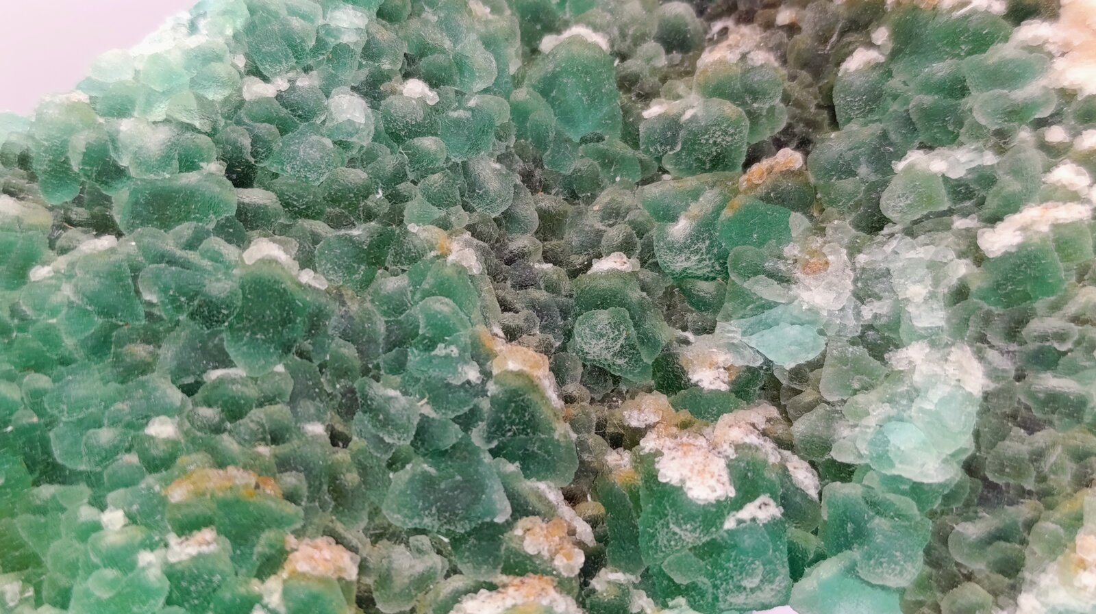 Fluorita
Pedrera Berta, Turó Can Domènech, Serra Roques Blanques, Sant Cugat del Vallès-El Papiol, Comarca Vallès Occidental / Baix Llobregat, Barcelona, Catalunya / Cataluña, España
14x8'5 cm
(Autor: AntonioJesus)
