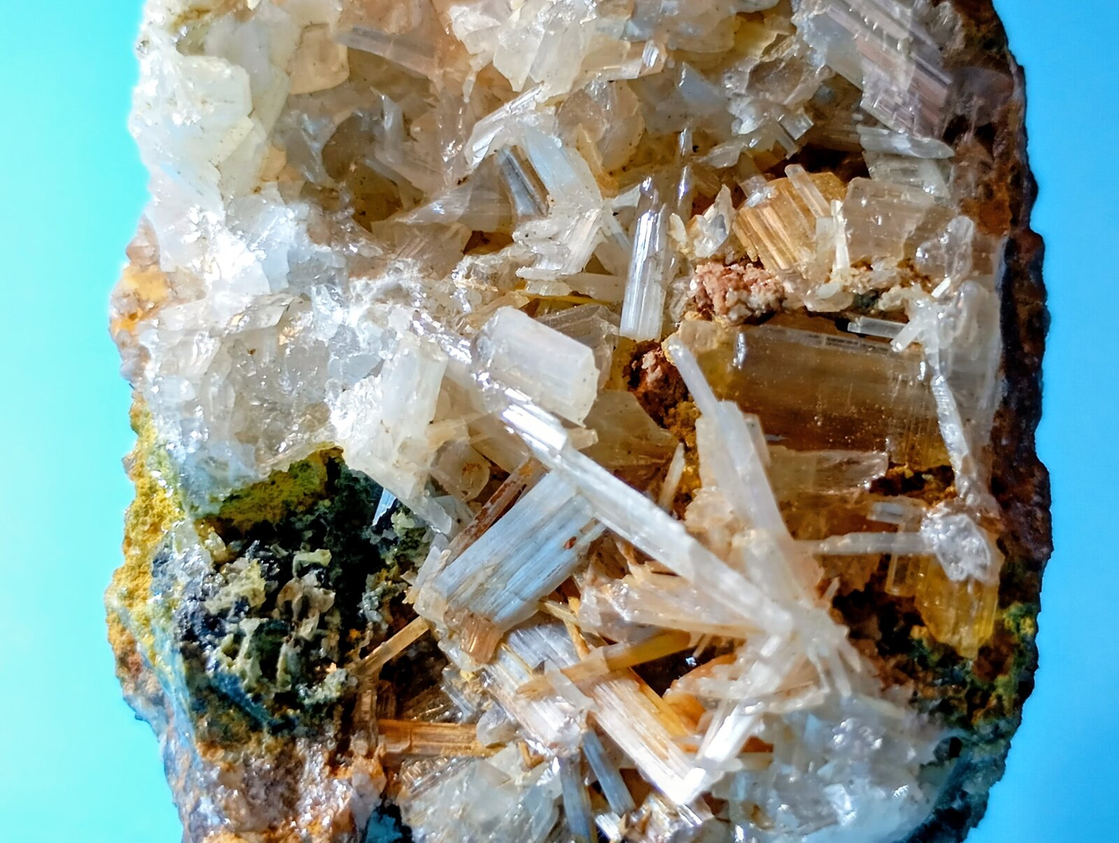 Cerusita
Touissit, Distrito Touissit, Provincia Jerada, Región Oriental, Marruecos
5 x 4 x 3,5 cm.
(Autor: Felipe Abolafia)