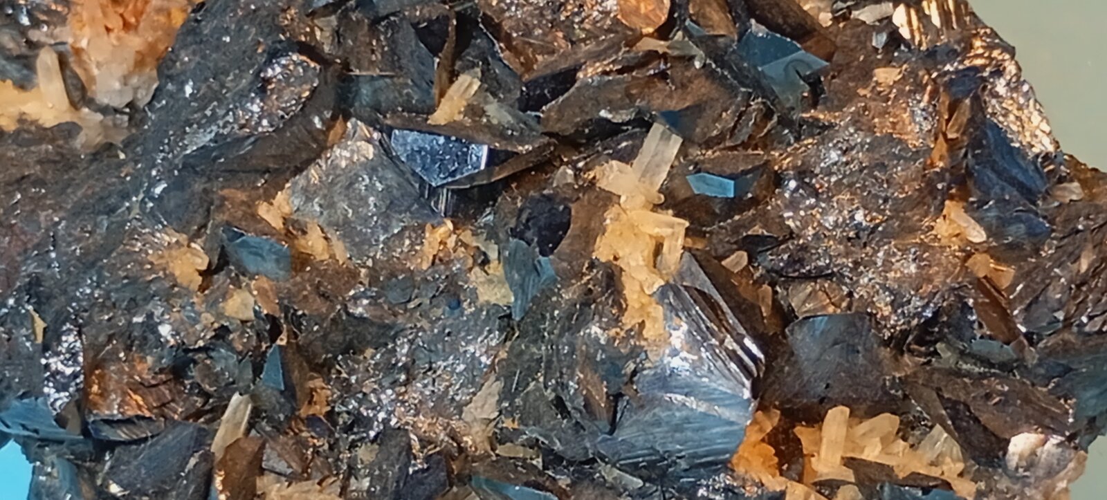 Hematites
Isla de Elba, Provincia Livorno, Toscana, Italia
5 x 5 cm.
(Autor: Felipe Abolafia)