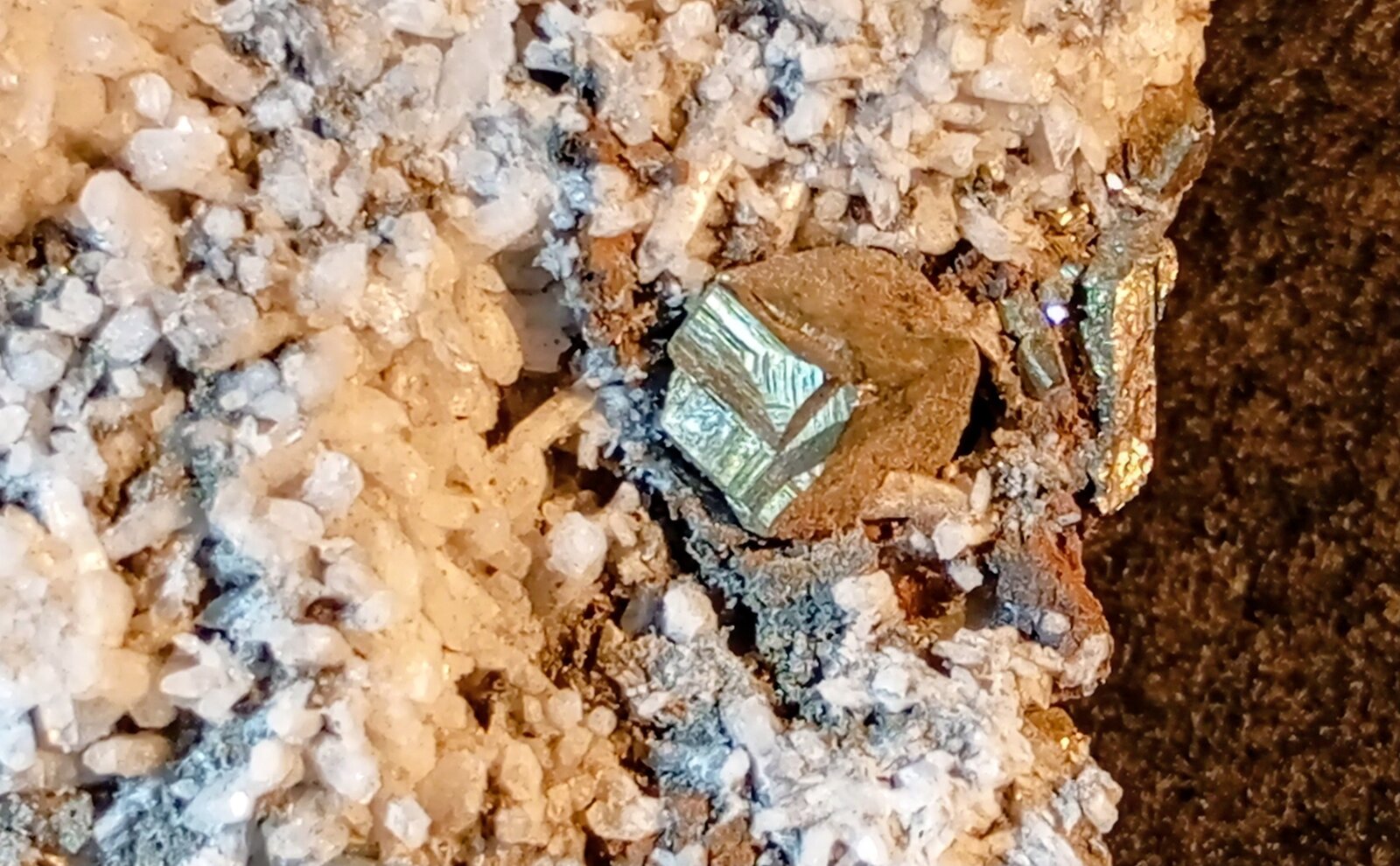 Pirita
Minas de Lucainena de las Torres, Lucainena de las Torres, Comarca Los Filabres-Tabernas, Almería, Andalucía, España
10,5 x 6 cm.
(Autor: Felipe Abolafia)