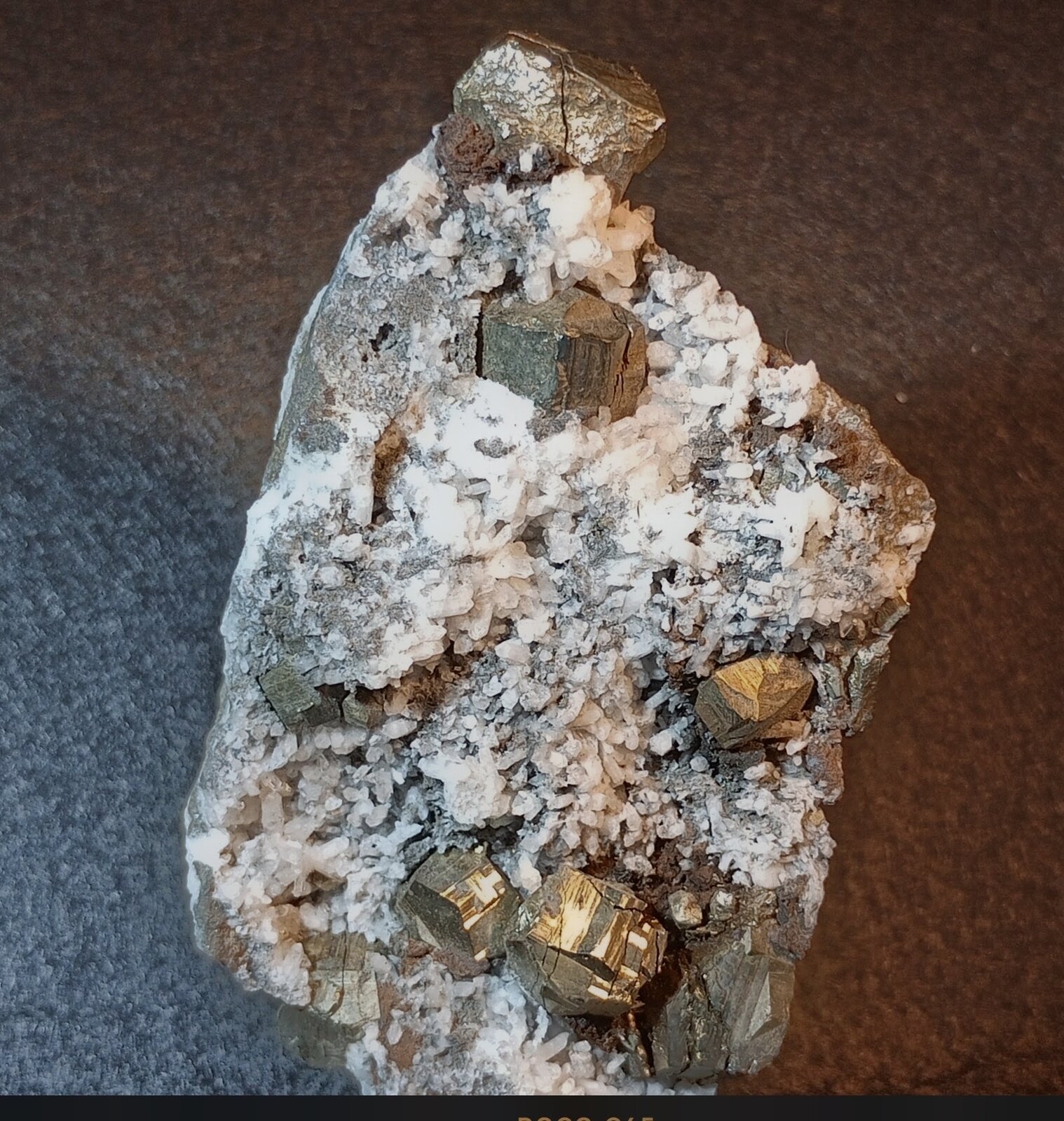 Pirita
Minas de Lucainena de las Torres, Lucainena de las Torres, Comarca Los Filabres-Tabernas, Almería, Andalucía, España
10,5 x 6 cm.
(Autor: Felipe Abolafia)