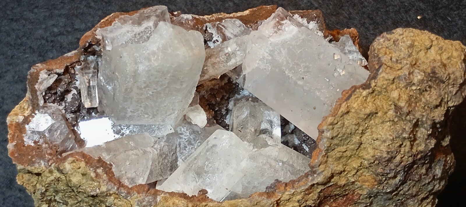 Aragonito
Mamsa, Sidi Ayad (Sidi Ayed), Provincia Boulemane, Región Fès-Meknès, Marruecos
8 x 6 x 3,5 cm.
(Autor: Felipe Abolafia)