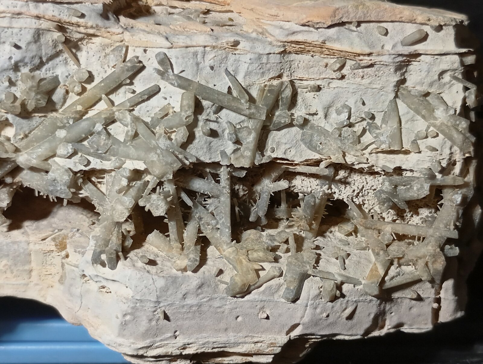 Cuarzo
Ofitas de Olvera, Olvera, Comarca Sierra de Cádiz, Cádiz, Andalusia, Spain
12 x 5 x 7 cm.
(Autor: Felipe Abolafia)